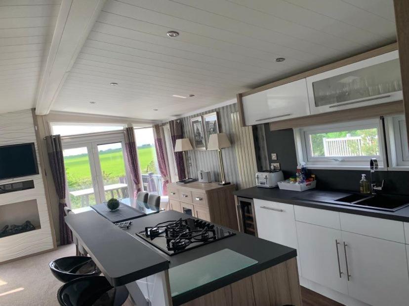 Muscovy Lodge With Hot Tub At Tattershall Lakes Country Park Εξωτερικό φωτογραφία